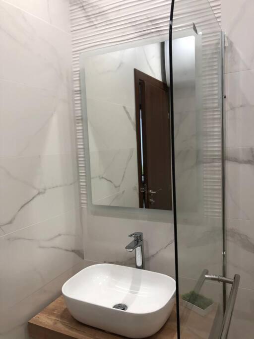 *Hot* Main Square Brand New Luxury Apartment Burgas Exterior photo