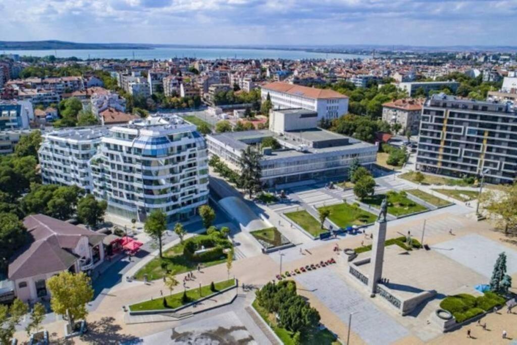*Hot* Main Square Brand New Luxury Apartment Burgas Exterior photo